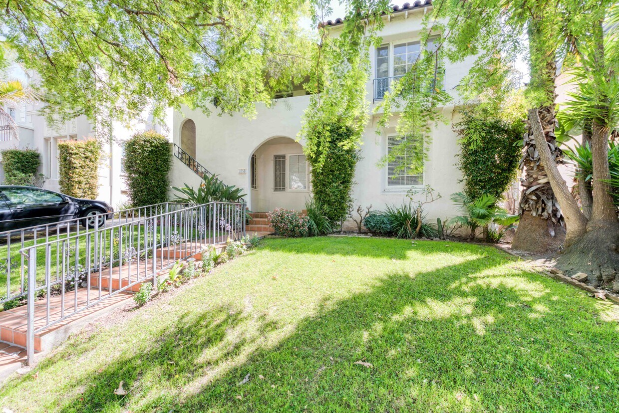 Foto principal - 1054 S Stanley Ave