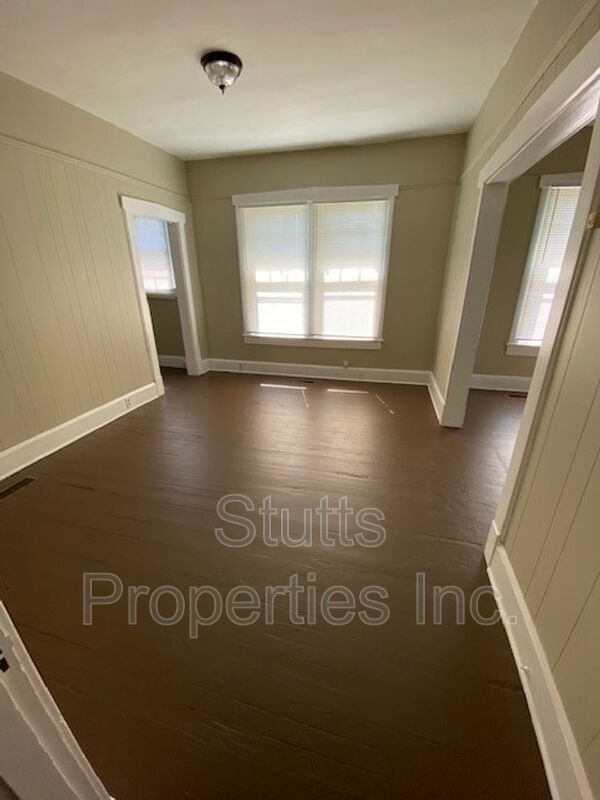 Building Photo - 806 E Tombigbee St