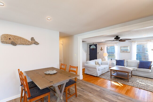 Foto del edificio - 66 Center Beach Ave