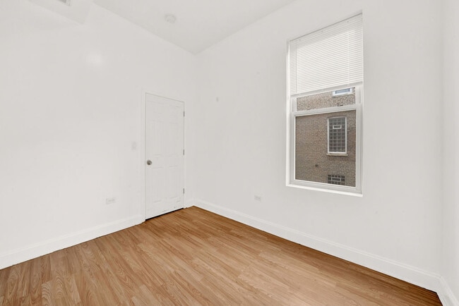 Building Photo - 2638 W Adams St