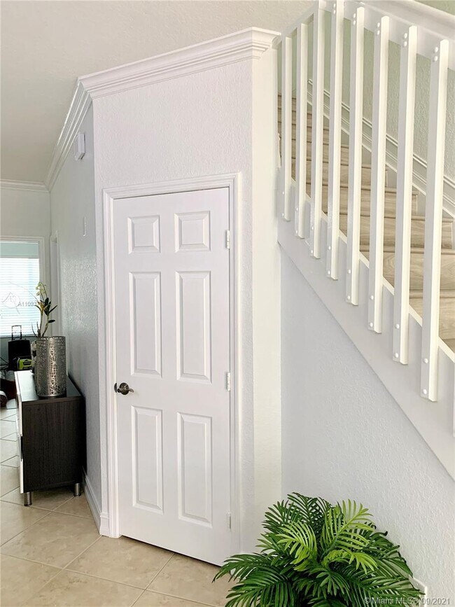 Building Photo - 10760 NW 82 TE  6-7 Doral Fl 33178