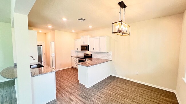 Building Photo - Beautiful, Recently Built 3 Bedroom (+ Lof...