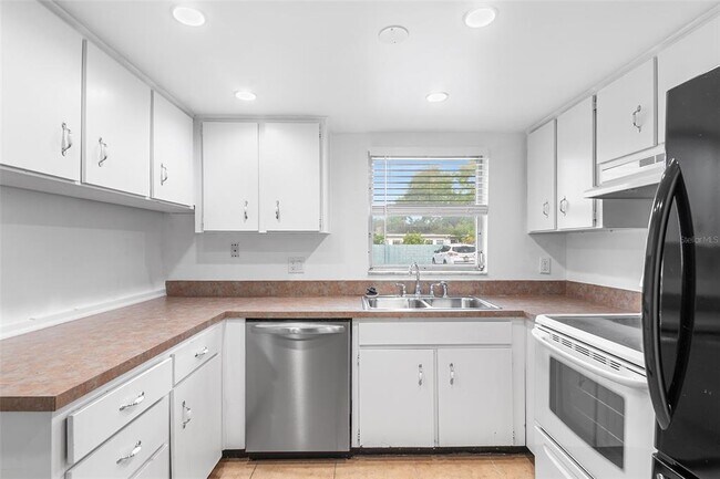 Foto del edificio - 555 62nd St S