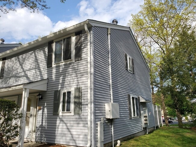 Building Photo - 36 Village Hill Ln