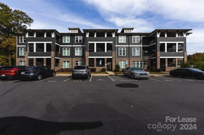 Foto del edificio - 935 McAlway Rd