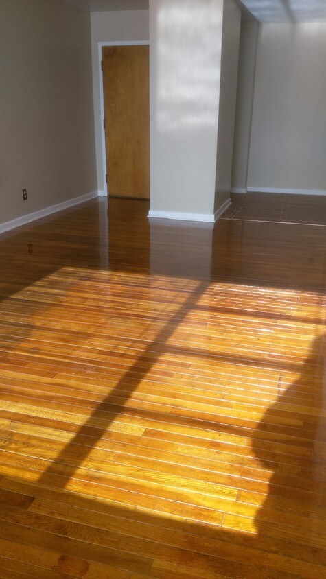 Foto principal - 2425 Shelby St