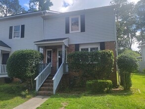 Building Photo - 2309 Creekview Dr