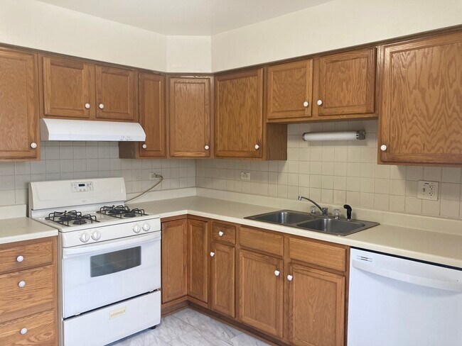 Building Photo - 503 Dempster St