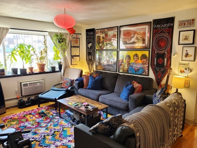 Building Photo - 239 Kelton St