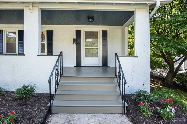 Building Photo - 235 Lakeview Dr
