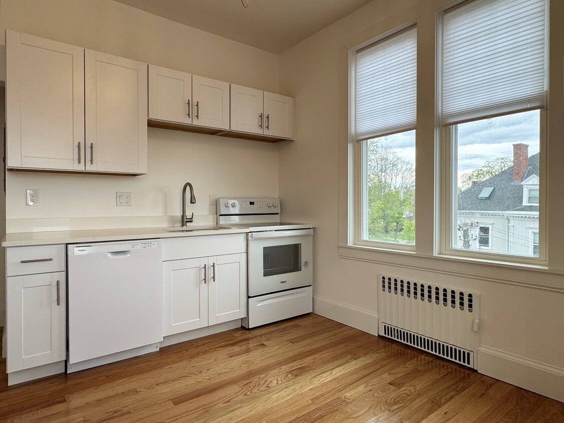 Primary Photo - 252 Ocean St