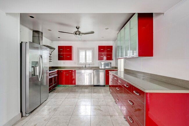 Building Photo - 1919 W McKinney St