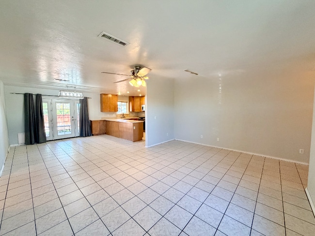 Foto del edificio - 4401 N Lone Cactus Dr