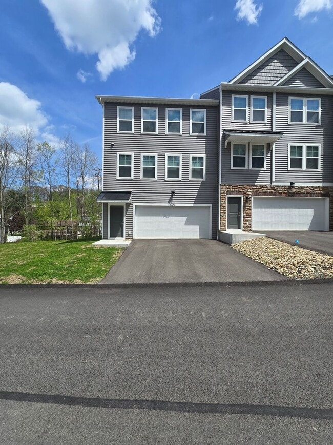 Building Photo - 4005 Stefano Dr