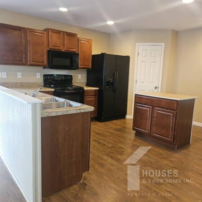 Building Photo - 515 Fairview Rd