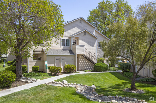 Building Photo - Crown Ridge Apartments