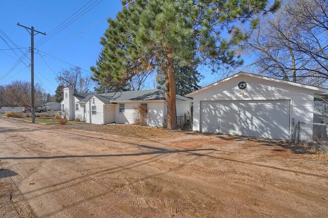 Building Photo - 1414 E Cache La Poudre St