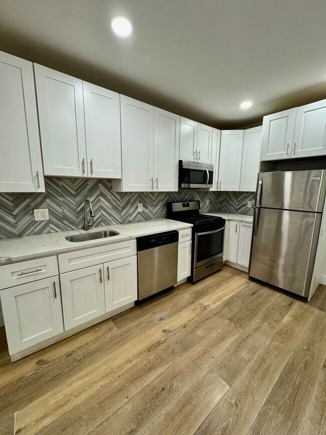 Building Photo - Recently Renovated Home in One of Philadel...