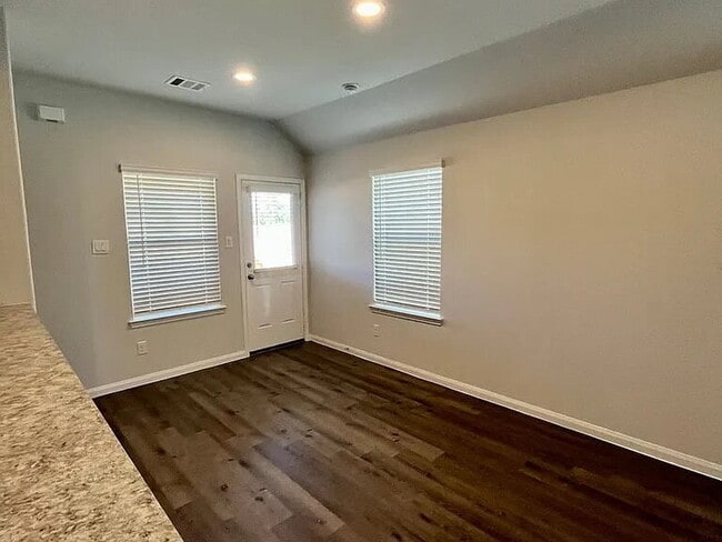 Foto del edificio - 973 Rice Dr