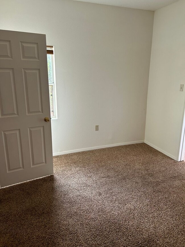 Foto del edificio - 3 Bedroom 1.5 Bathroom Home In Winslow