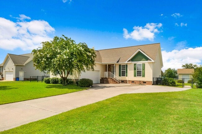 Building Photo - 205 Wingspread Dr