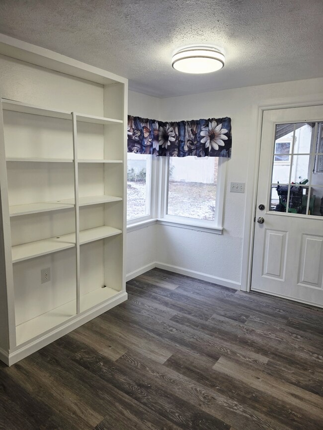 Foto del edificio - 603 W Chewelah Ave