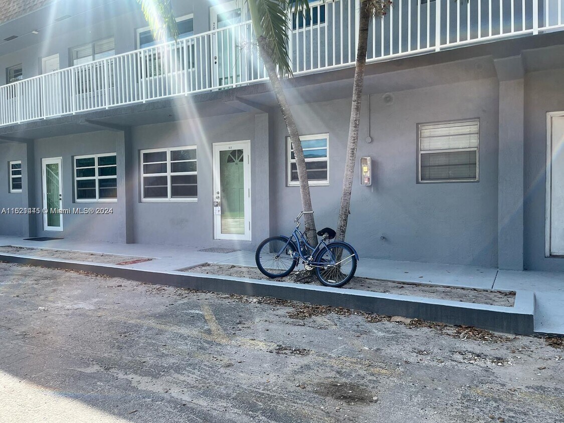Primary Photo - 3265 Griffin Rd