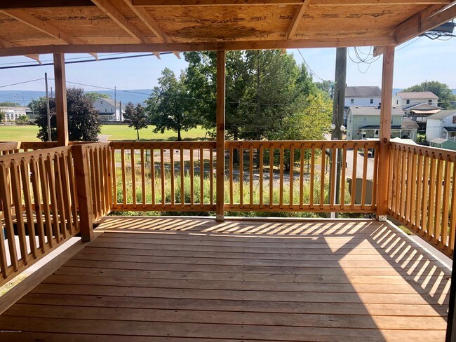 Foto del edificio - 423-425-425 Moss St