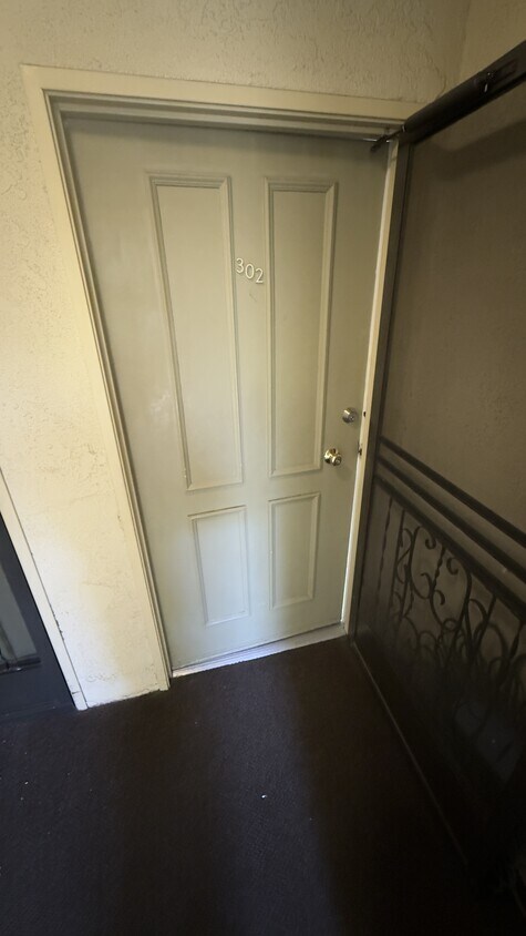 Primary Photo - 420 Redondo Ave