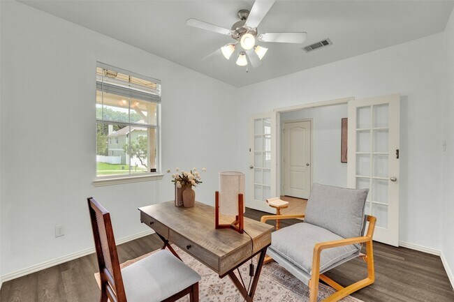 Foto del edificio - 10108 Cherry Hill Ln