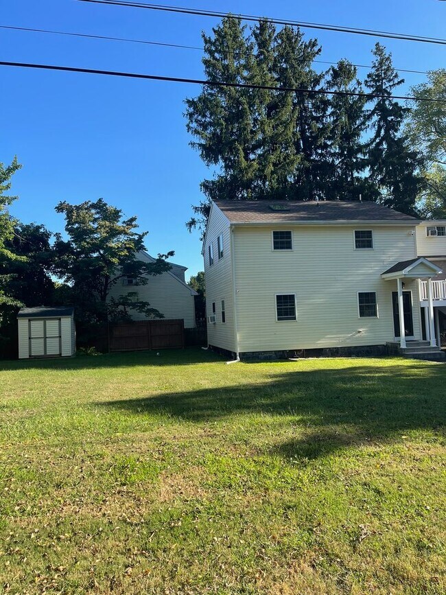 Building Photo - DELAPLANE MANOR