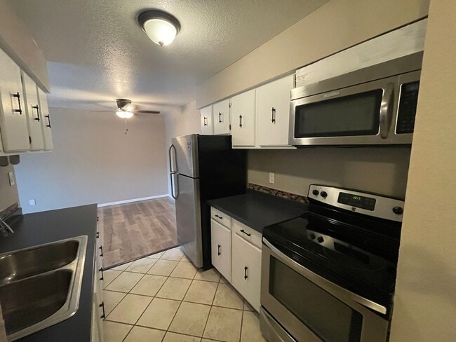 Photo - Spacious 2 Bed 1 Bath Condo in Hamden South!