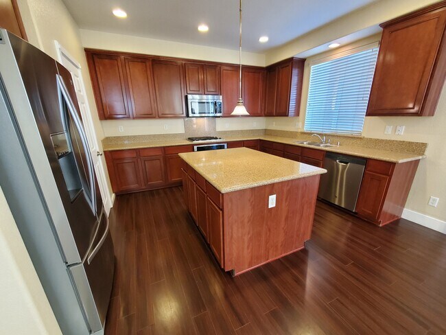 Building Photo - 5250 Cliff House Way