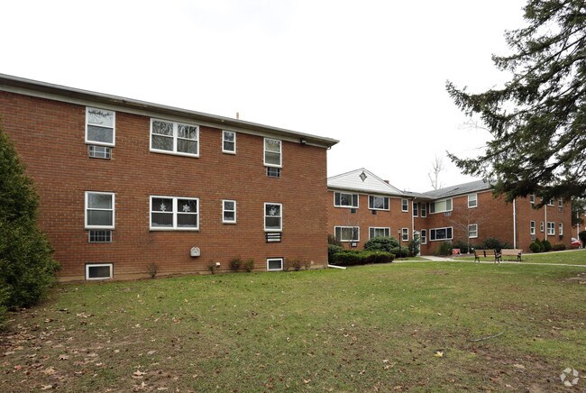 Building Photo - 565 Jewett Ave