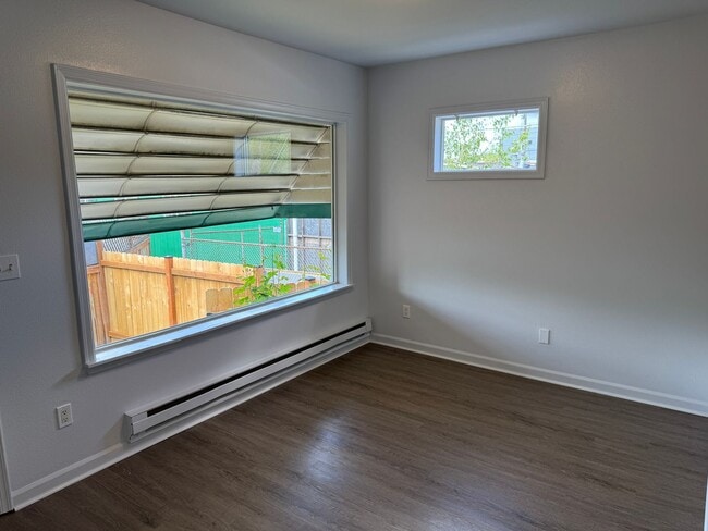 Building Photo - 2bd/1ba Seattle Home