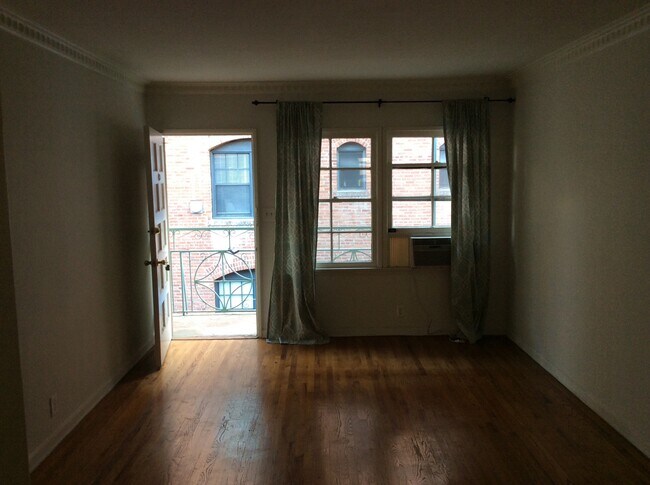 Living room - 359 S Detroit St