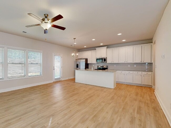 Building Photo - 207 Horizon Way