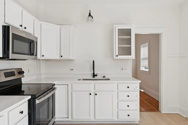 Building Photo - 22 York St