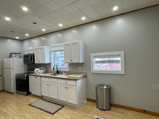 Building Photo - 152 Broadway