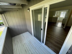 Building Photo - 336 Whitesell St W