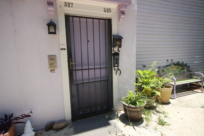 Foto del edificio - 327 Pine St