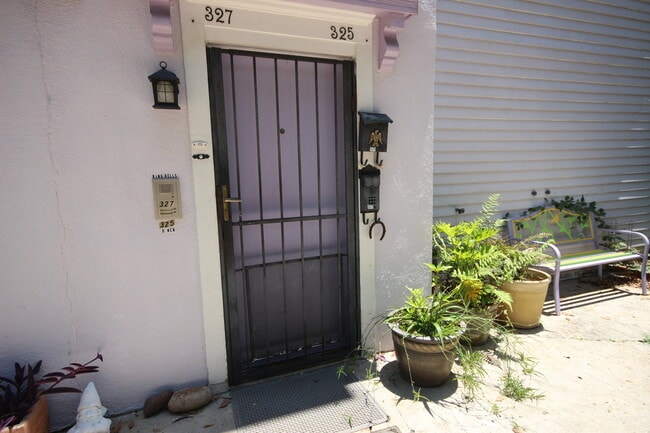 Building Photo - 327 Pine St