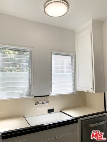 Building Photo - 421 S Maple Dr