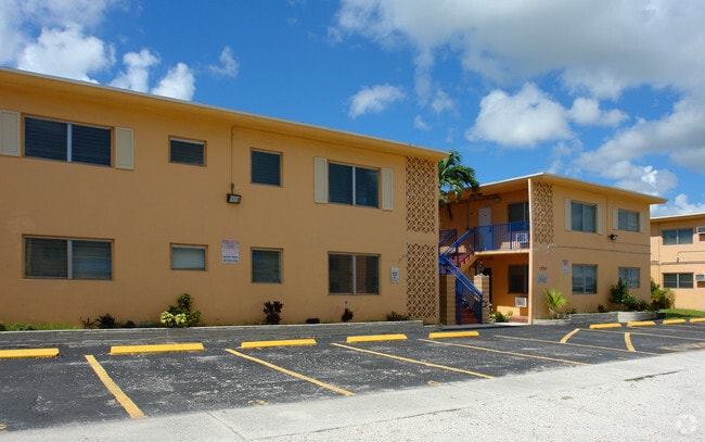 Building Photo - Palm Gardens