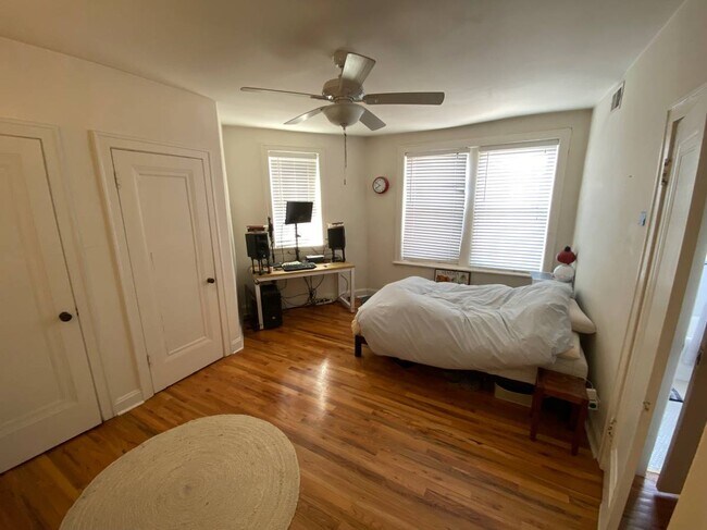 Foto del edificio - 2530 N Sacramento Ave