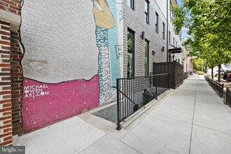 Building Photo - 400 S Conkling St