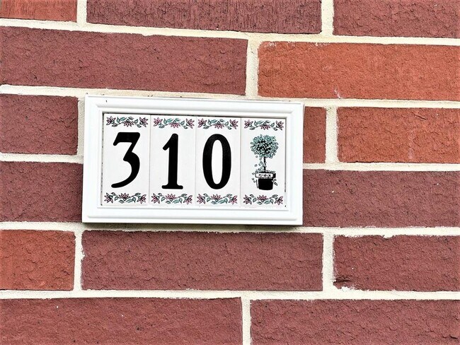 Foto del edificio - 310 E Poinsettia St