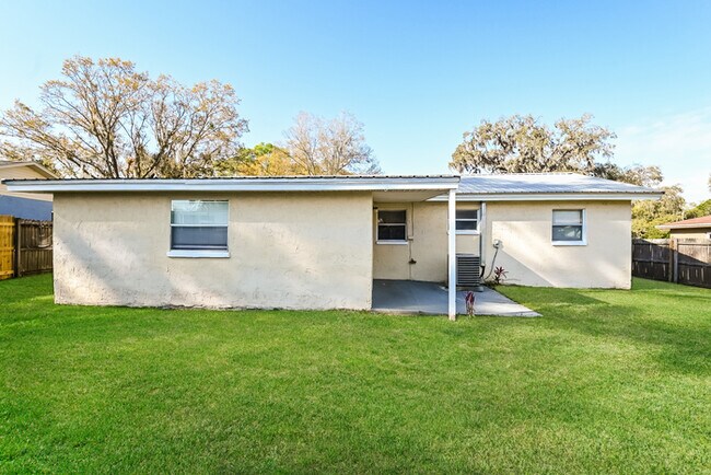 Foto del edificio - 527 Robin Hill Cir