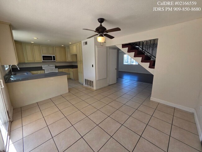 Foto del edificio - Rialto 4 Bedroom Home with Swimming Pool