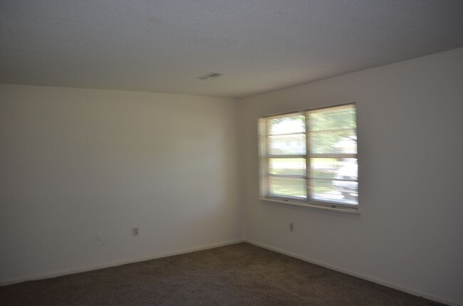 Foto del edificio - 4819 Meadow Lark Ln